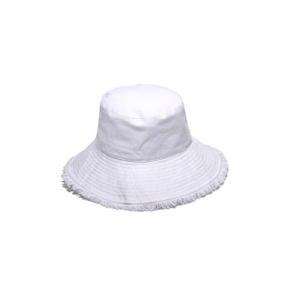 Castaway hat White color